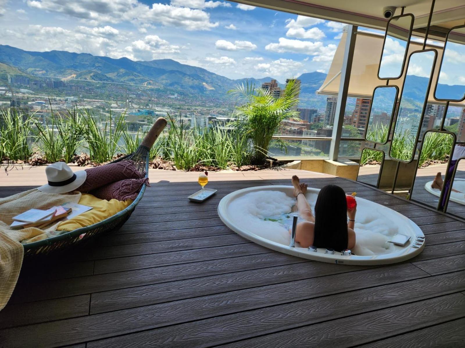 Diez Hotel Categoria Colombia Medellín Exterior foto