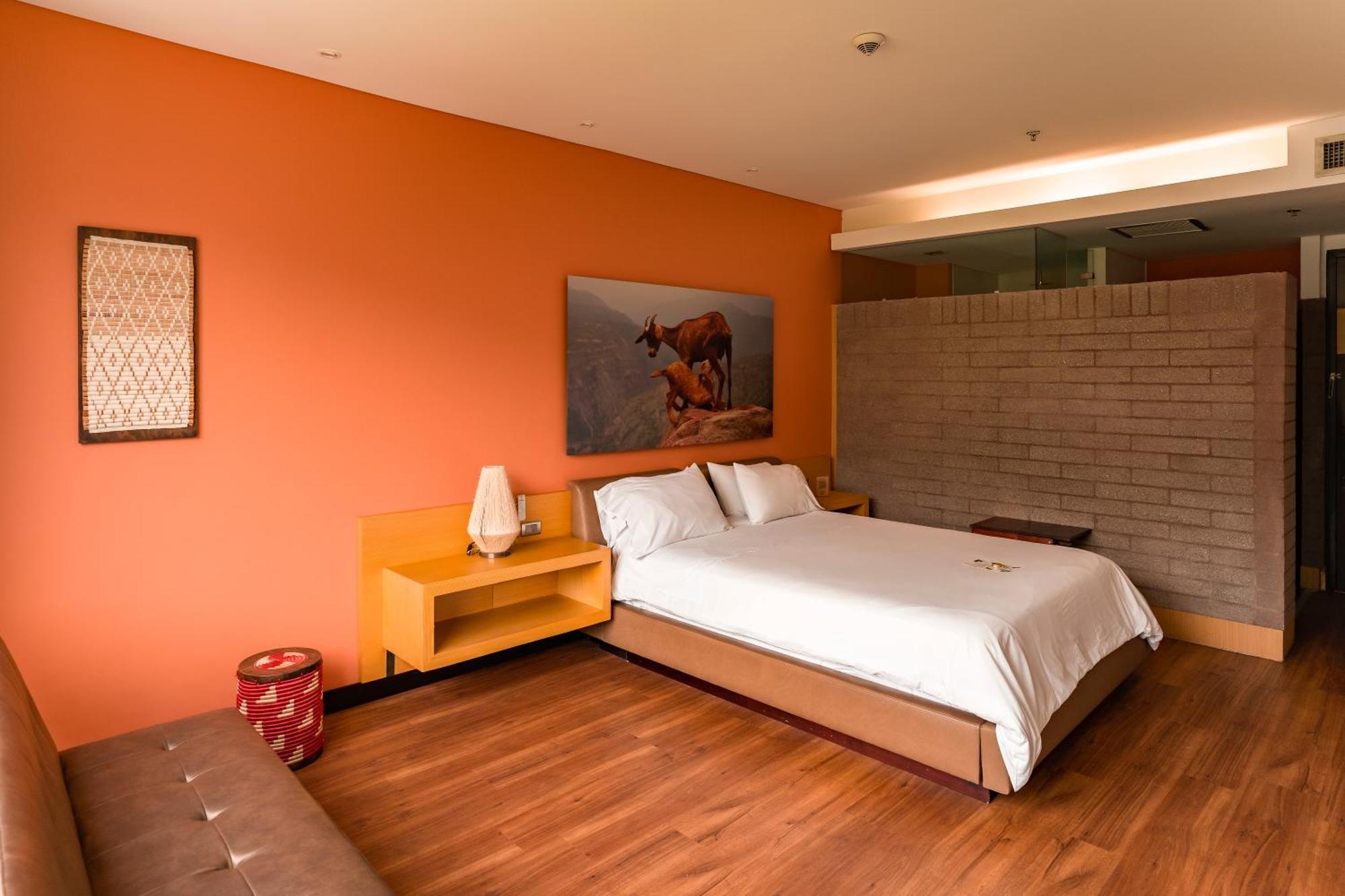 Diez Hotel Categoria Colombia Medellín Exterior foto A bedroom at the hotel