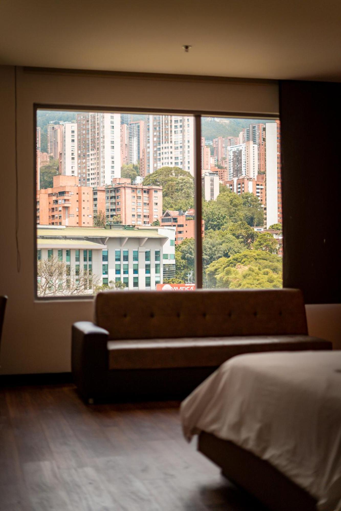 Diez Hotel Categoria Colombia Medellín Exterior foto View of the stadium from the hotel