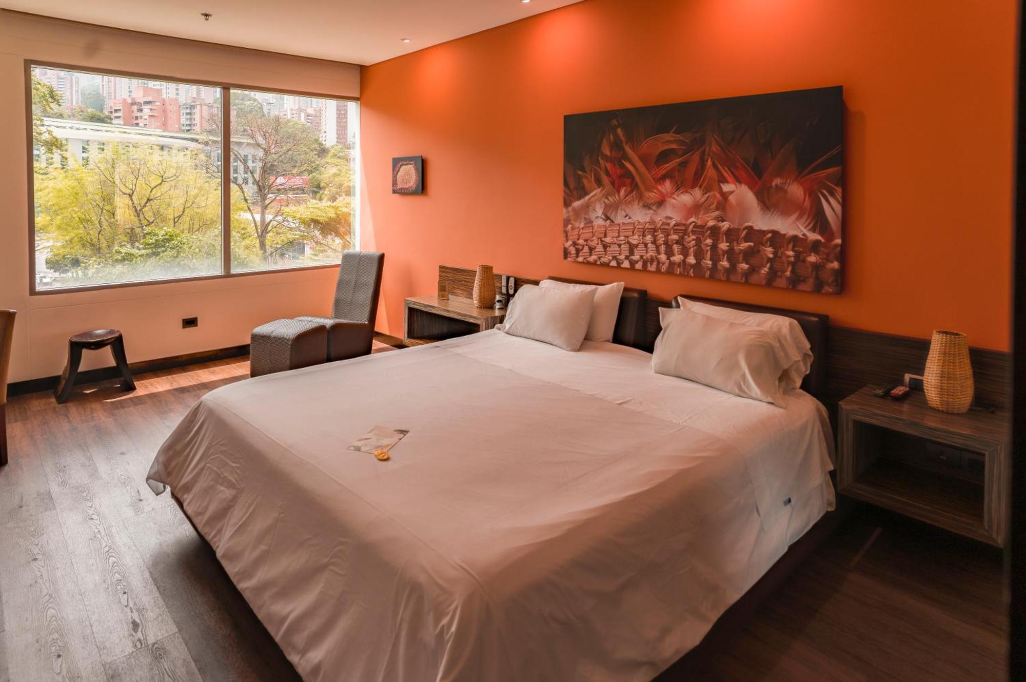 Diez Hotel Categoria Colombia Medellín Exterior foto A bedroom at the hotel
